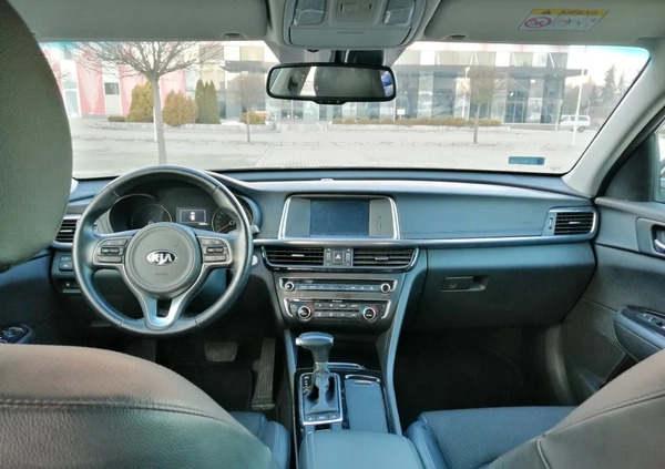 Kia Optima cena 50000 przebieg: 200000, rok produkcji 2017 z Warszawa małe 154